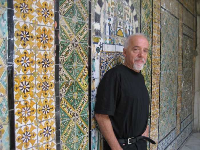 Xristian yazar müsəlman qızını Quranı sevməyə səslədi 