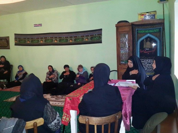 “Zeynəb(s.ə)” Qadınlar Birliyinin təşkilatçılığı ilə Marneuli şəhər Kirəc Muğanlı kəndi  hz Muhəmməd (s) məscidində Kərbəla şəhidləri üçün əza məclisi təşkil olundu (Foto)