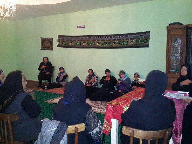 “Zeynəb(s.ə)” Qadınlar Birliyinin təşkilatçılığı ilə Marneuli şəhər Kirəc Muğanlı kəndi  hz Muhəmməd (s) məscidində Kərbəla şəhidləri üçün əza məclisi təşkil olundu (Foto)