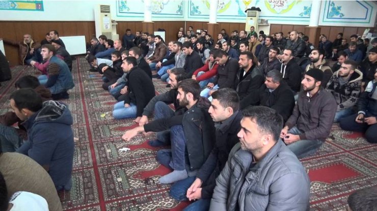 İmam Əli (ə) məscidində Gürcüstan “Əhli-Beyt (ə)” cəmiyyətinin sədri Hacı Rasim Məmmədovun imaməti ilə cümə namazı qılındı (Foto)