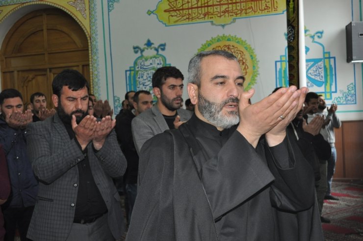 İmam Əli (ə) məscidində Gürcüstan “Əhli-Beyt (ə)” cəmiyyətinin sədri Hacı Rasim Məmmədovun imaməti ilə cümə namazı qılındı (Foto)