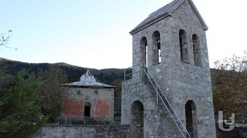 .Gürcütsanda illərdir sahibsiz qalan məscidə Xristian xanım qulluq edir (Foto)
