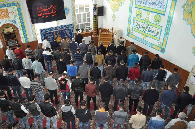 Hacı Əziz Nəbiyevin imamlığı ilə Cümə namazı qılındı (Foto)