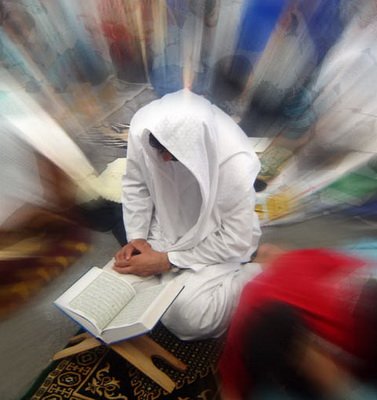 Səbirli, təvəkkül edən, yoxsullarla dost olan, dua edən – həqiqi möminə xas xüsusiyyətlər