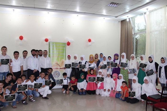 Əhli-Beyt (ə) Cəmiyyətində təhsil alan tələbələrin buraxılış mərasimi (05-07-2015)