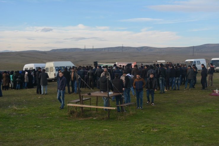 Bu gün Hz.Qeys ibn Səd Ubadənin ziyarətgahında əza məclisi (02-12-2015)