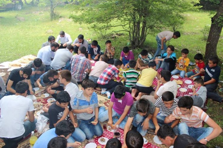 Müəllim və tələbə kollektivi istirahətdə (14-06-2015,)