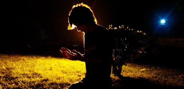 İmam Əlidən (ə) namaz haqqında 4 göstəriş və namaz qılmağın 7 səbəbi