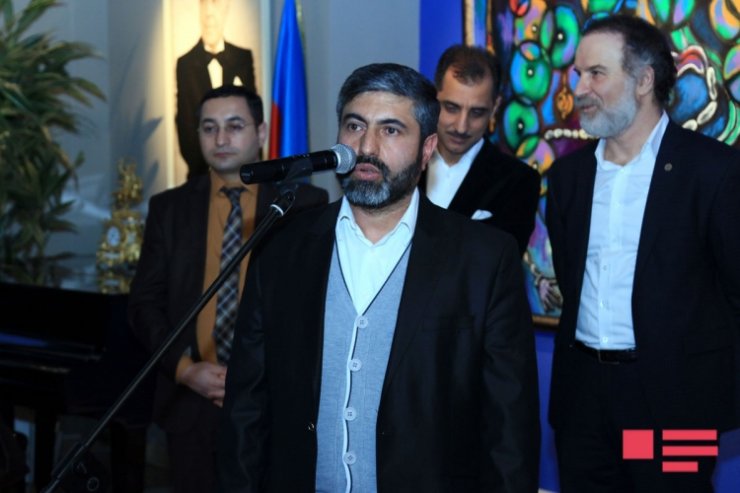 İlahiyyatcı rəssam Hacı Rizvan İsmayılın Bakıda sərgisi açılıb (Foto)