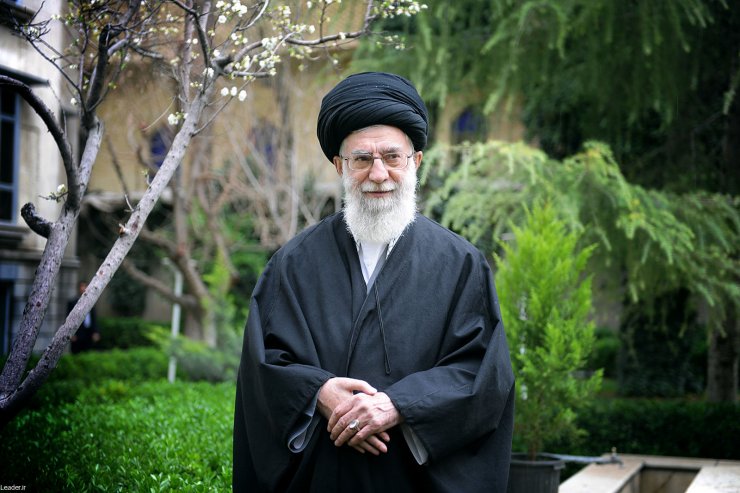 Ayətullah Seyyid Əli Xameneinin namazla bağlı tövsiyələri