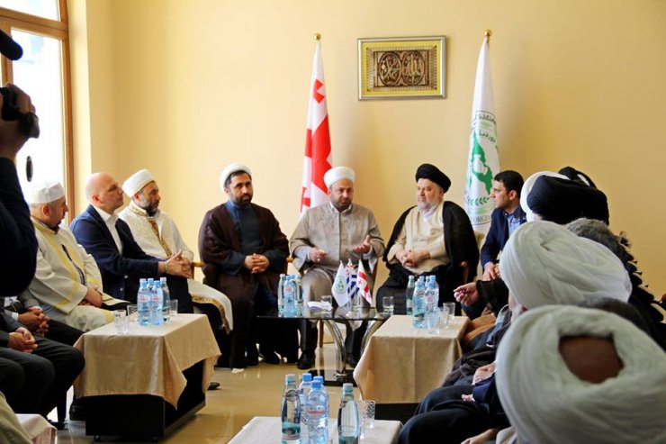 AYƏTULLAH SİSTANİNİN NÜMAYƏNDƏSİ BATUMİDƏ GÜRCÜ MÜSƏLMANLARI İLƏ GÖRÜŞDÜ (FOTO)