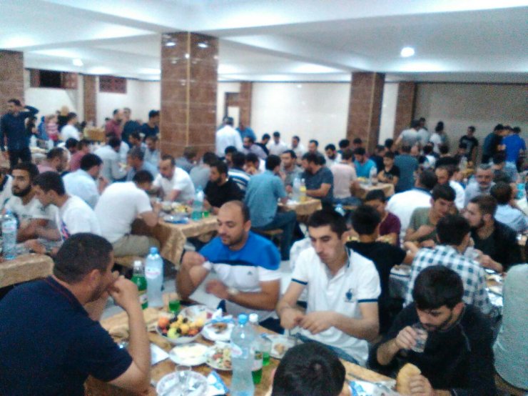 Marneulidə yerləşən İmam Huseyn (ə) adına olan məsciddə həzrəti Xədicənin vəfatı münasibəti ilə, ehsan olaraq iftar süftəsi verildi (Foto)