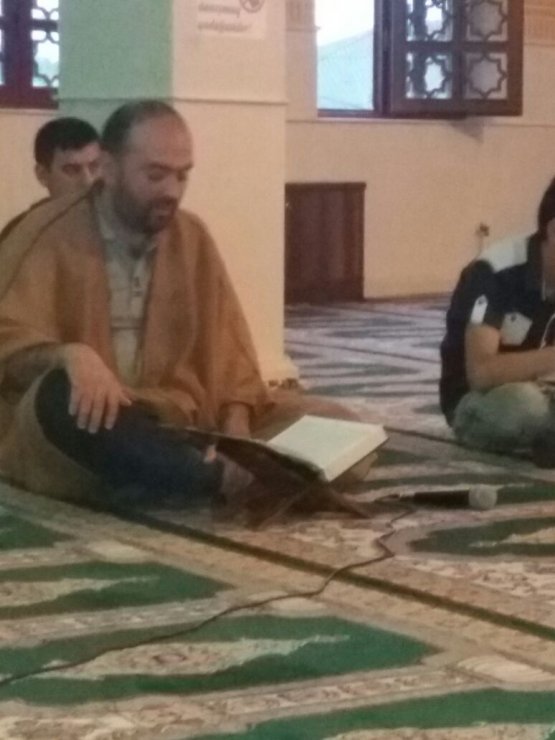Marneulidə yerləşən İmam Huseyn (ə) adına olan məsciddə həzrəti Xədicənin vəfatı münasibəti ilə, ehsan olaraq iftar süftəsi verildi (Foto)