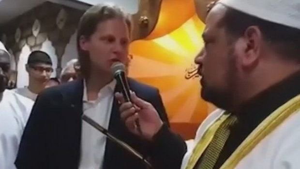 Almaniyalı jurnalist müsəlman oldu (Video)