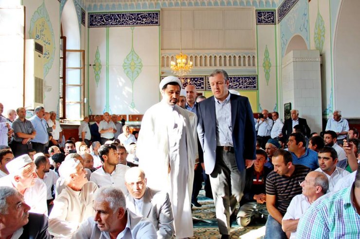 GÜRCÜSTANIN BAŞ NAZİRİ TBİLİSİ CÜMƏ MƏSCİDİNDƏ OLUB (FOTO)