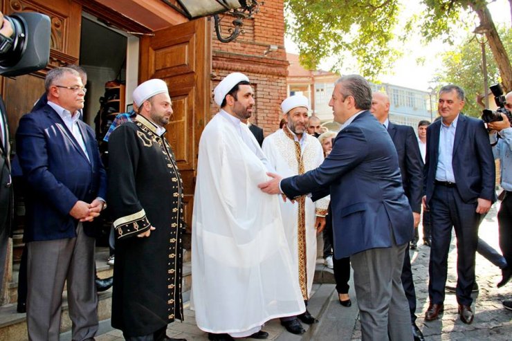 GÜRCÜSTANIN BAŞ NAZİRİ TBİLİSİ CÜMƏ MƏSCİDİNDƏ OLUB (FOTO)
