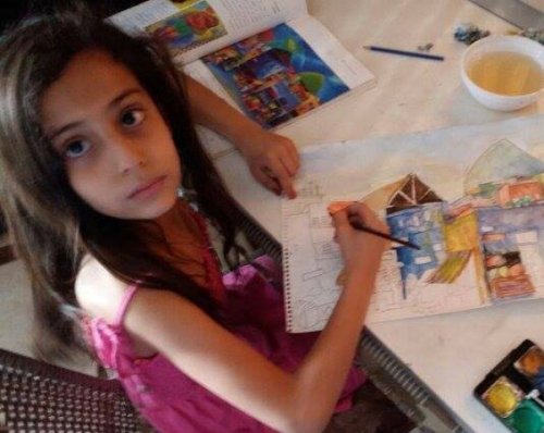 8 yaşlı suriyalı uşağın müharibə haqqında çəkdiyi rəsmlər geniş əks-sədaya səbəb olub - FOTO