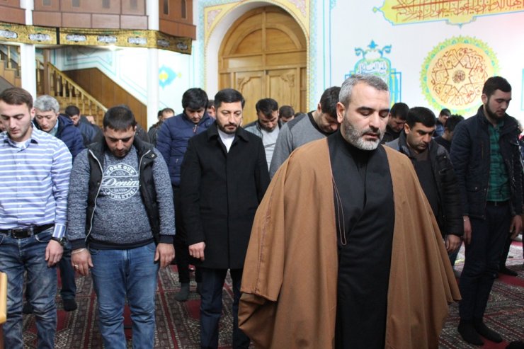 Hacı Rasim Məmmədovun imaməti ilə Cümə namazı qılındı (Foto)
