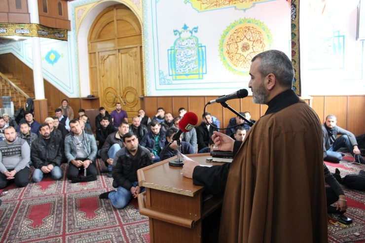 Hacı Rasim Məmmədovun imaməti ilə Cümə namazı qılındı (Foto)