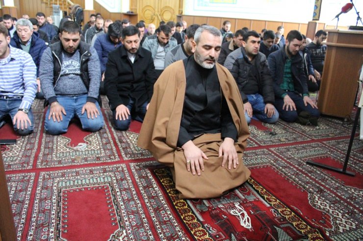 Hacı Rasim Məmmədovun imaməti ilə Cümə namazı qılındı (Foto)