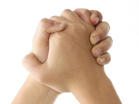 Dost seçmək cırıq libasa yamaq vurmağa bənzəyir