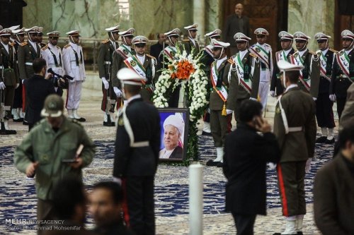 Ayətullah Rəfsəncani İmam Xomeyni (r.ə) məqbərəsində torpağa tapşırıldı (Foto)