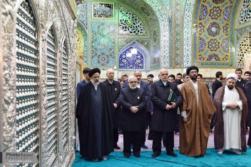 İmam Rzanın (ə) mübarək qəbrinin tozunun alınması mərasimi keçirildi (Foto)