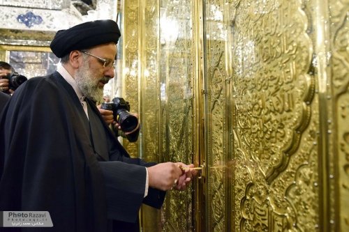 İmam Rzanın (ə) mübarək qəbrinin tozunun alınması mərasimi keçirildi (Foto)