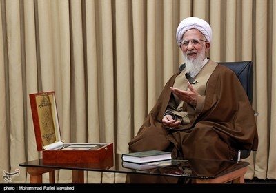 Müctehidlərin hüzurunda dünyanın ən böyük qızıl Qurani-Kərimi nümayiş olundu
