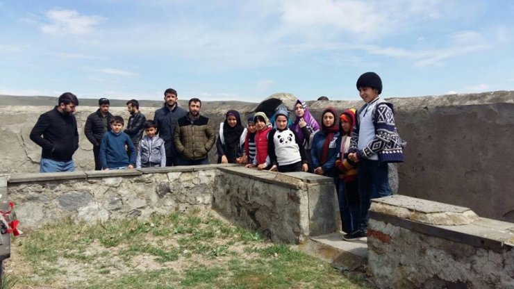Həzrət Qeys ibn Sədin (r.ə) ziyarətgahında (Foto)