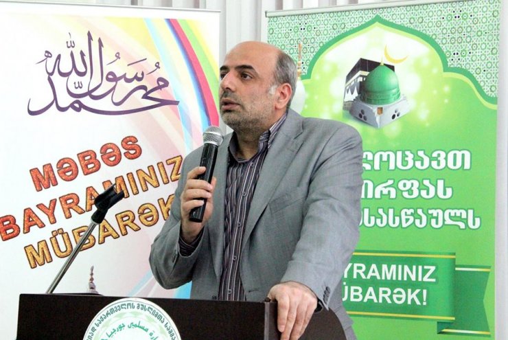 GÜRCÜSTANDA TƏNTƏLİ ŞƏKİLDƏ “MƏBƏS” BAYRAMI (FOTO)