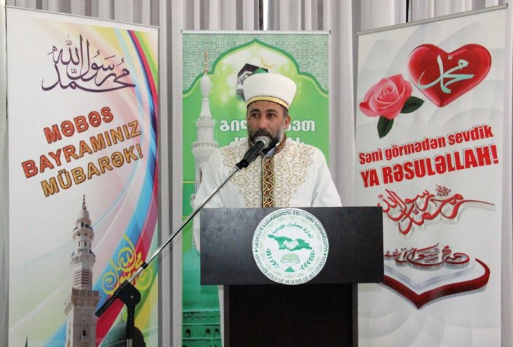 GÜRCÜSTANDA TƏNTƏLİ ŞƏKİLDƏ “MƏBƏS” BAYRAMI (FOTO)