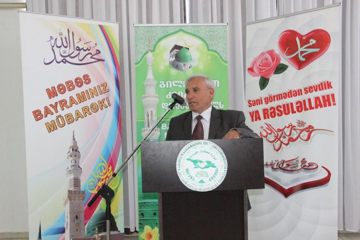 GÜRCÜSTANDA TƏNTƏLİ ŞƏKİLDƏ “MƏBƏS” BAYRAMI (FOTO)