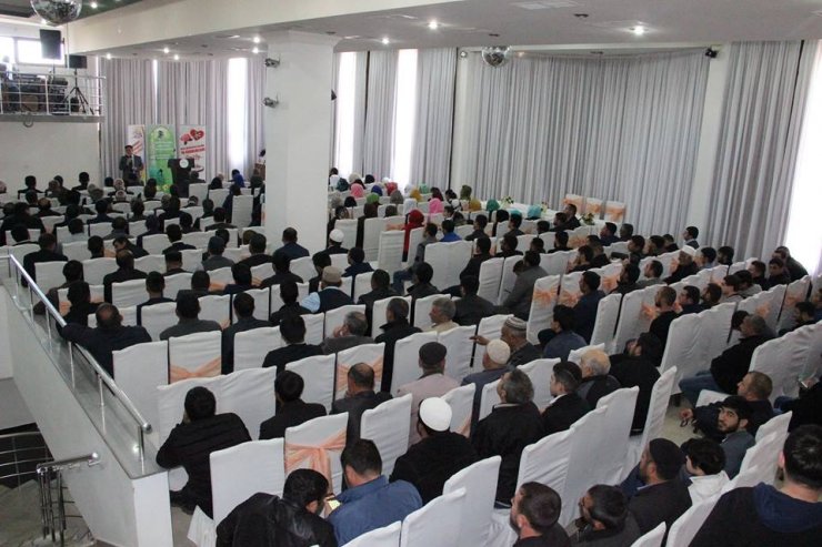 GÜRCÜSTANDA TƏNTƏLİ ŞƏKİLDƏ “MƏBƏS” BAYRAMI (FOTO)