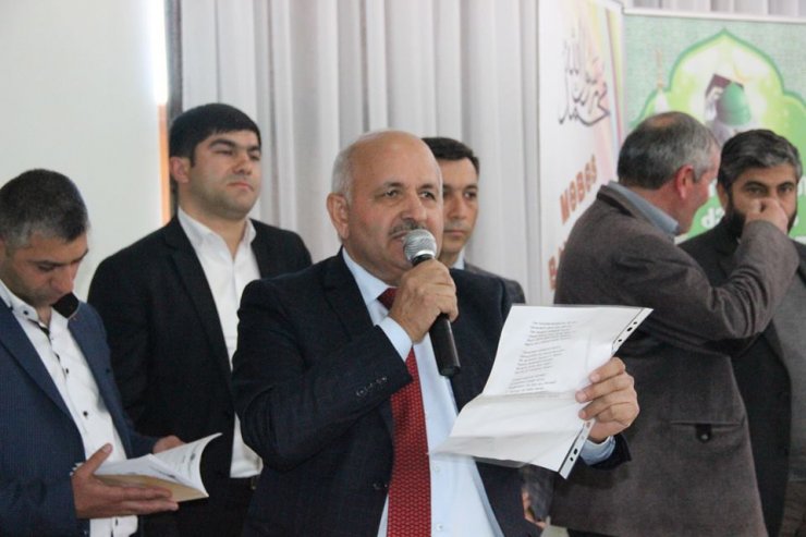 GÜRCÜSTANDA TƏNTƏLİ ŞƏKİLDƏ “MƏBƏS” BAYRAMI (FOTO)