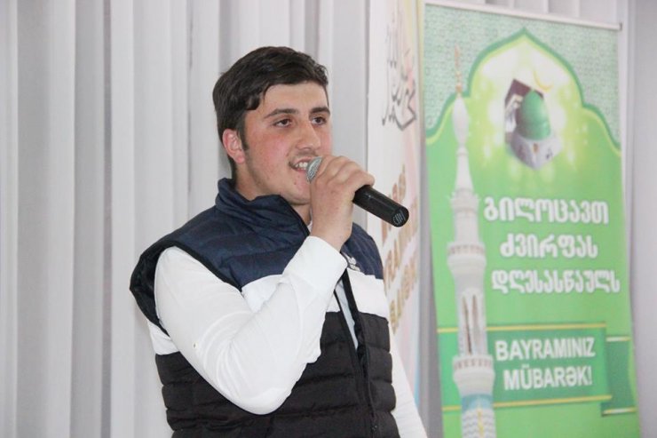 GÜRCÜSTANDA TƏNTƏLİ ŞƏKİLDƏ “MƏBƏS” BAYRAMI (FOTO)